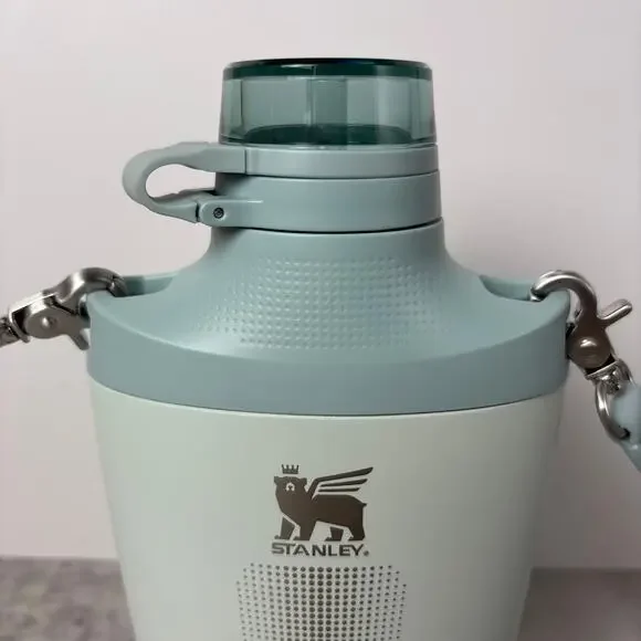 Stanley 1913 23 fl oz. Cross Bottle in the Mist Quartz Insulated Stainless Steel - Picture 6 of 16